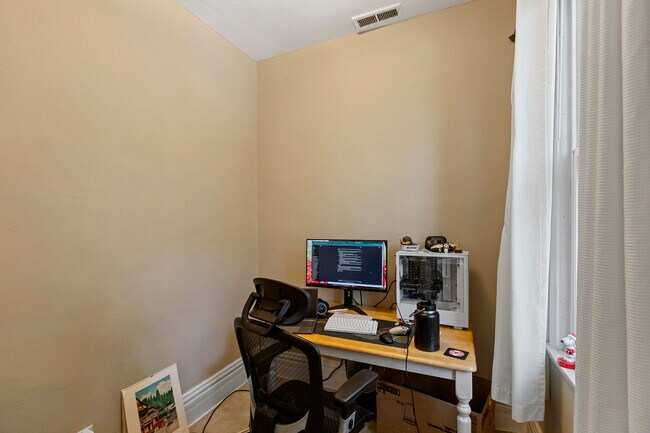 Foto del edificio - 1421 W Fletcher St