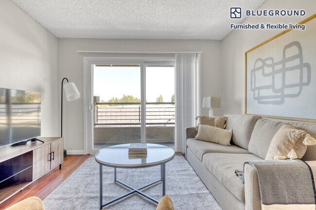 Building Photo - 6121 Glade Ave