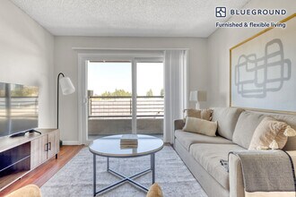 Building Photo - 6121 Glade Ave