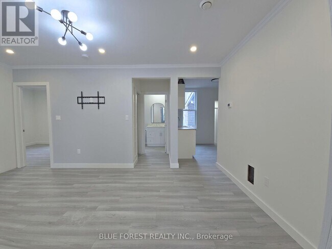 Photo du bâtiment - 213 Furnival Rd