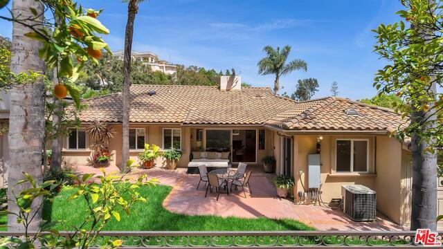 Building Photo - 1305 Sunset Plaza Dr