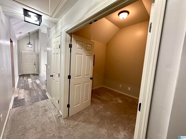 Building Photo - 2811 Southwood Ln