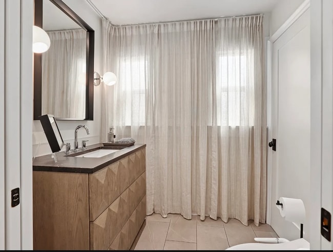 Building Photo - 1340 N Harvard Blvd