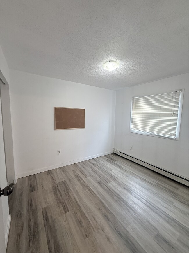 Building Photo - 405 5th Ave N