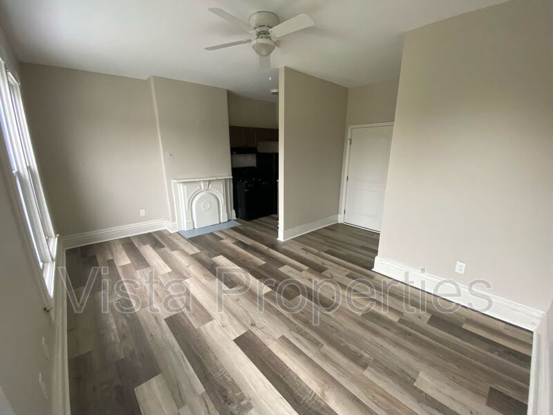 Foto del edificio - 2405 W Broadway