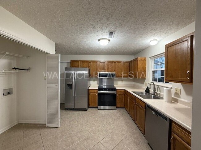 Foto del edificio - LOVELY 3 BEDROOM, 2.5 BATHROOM HOME IN ROCKY HILL AREA!!