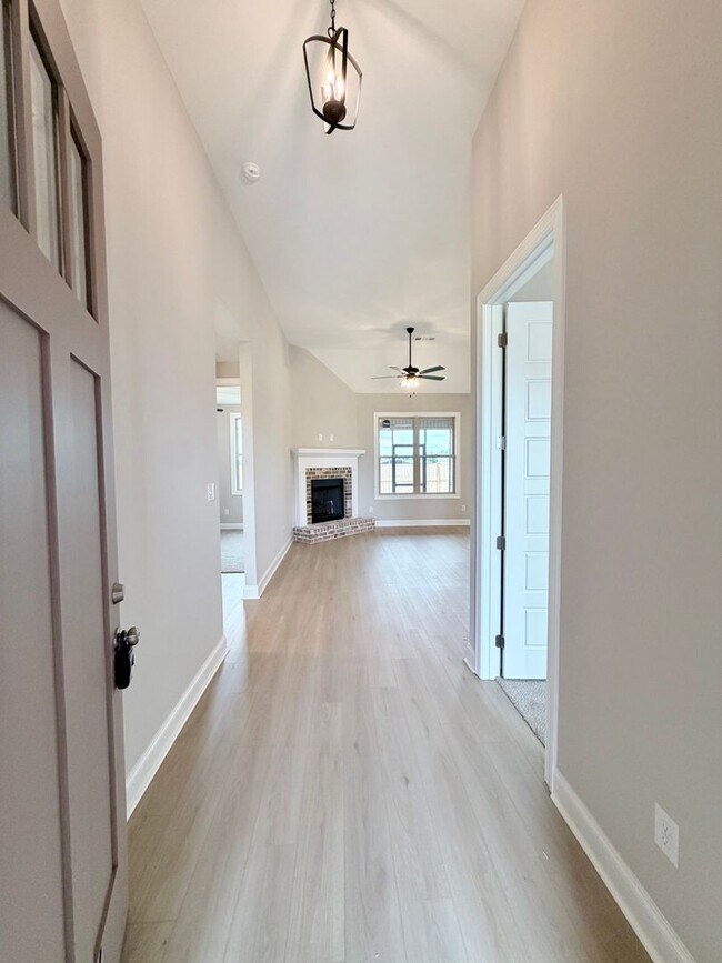 Foto del edificio - 204 Farmland Cir