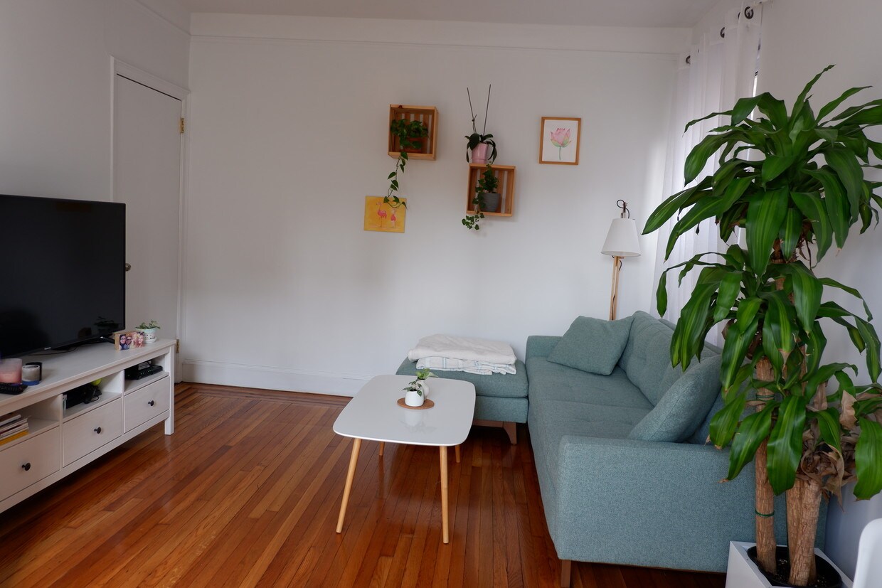 Primary Photo - 208 W 23rd St