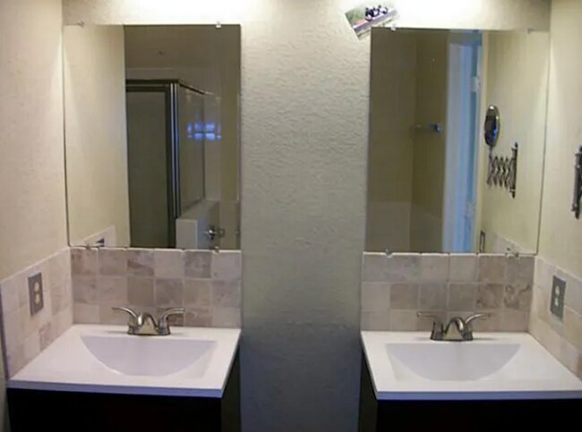 Foto del edificio - 1331 Overlook Dr