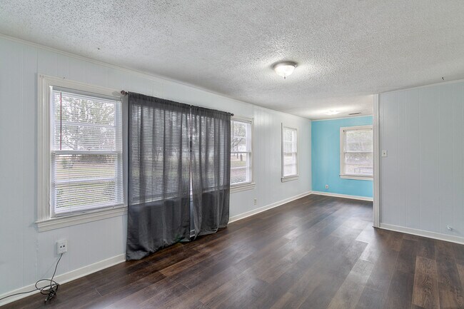 Foto del edificio - 3128 Club House Rd