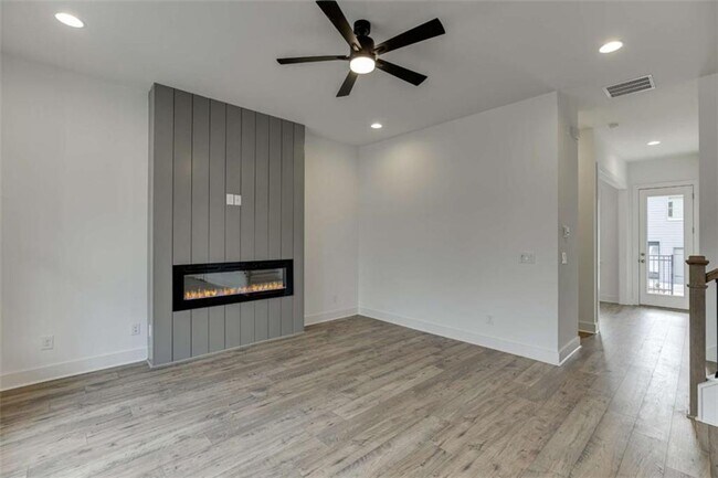 Foto del edificio - 5631 W Pine St