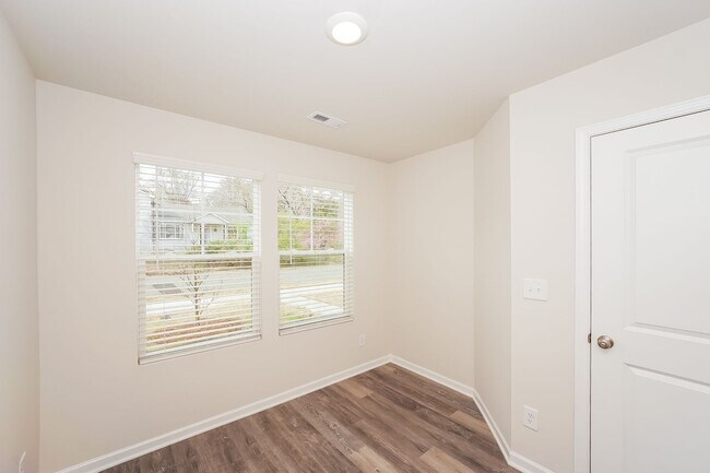 Foto del edificio - Brand New Townhome | 3 BR/3.5BA | 1-Car Garage | Near Downtown Mooresville