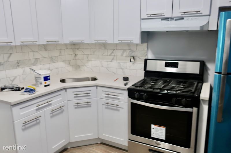 Primary Photo - 3 br, 1 bath Townhome - 70 Hedden Ter