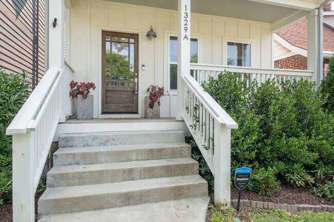 Building Photo - Awesome 3 Bedroom East Nashville Home with...