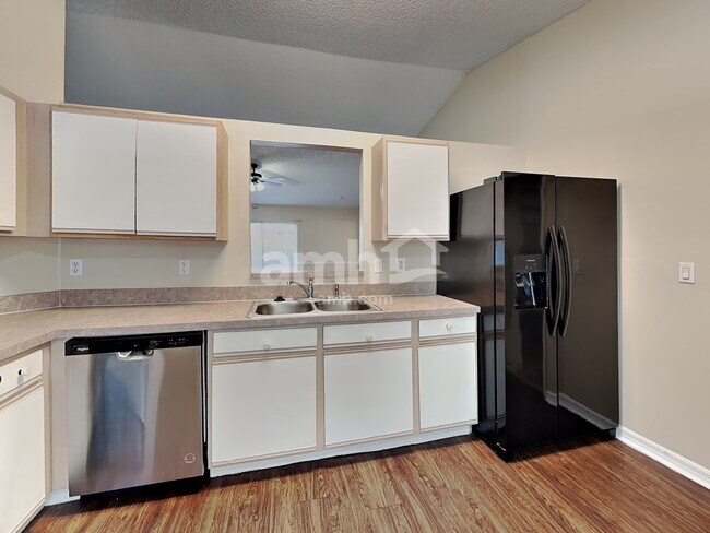 Foto del edificio - 632 Delmonico St NE