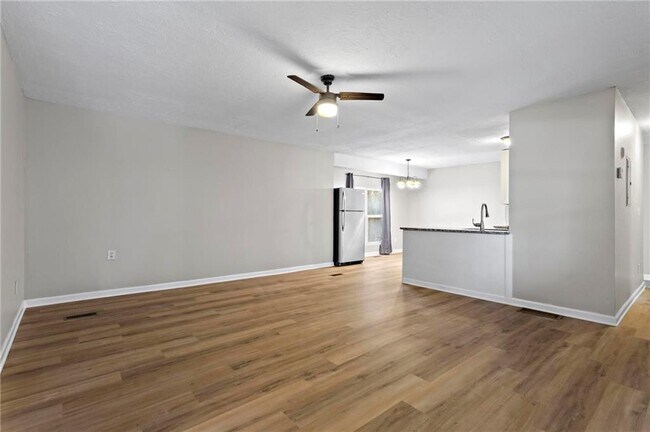Foto del edificio - 2255 Hunt Rd