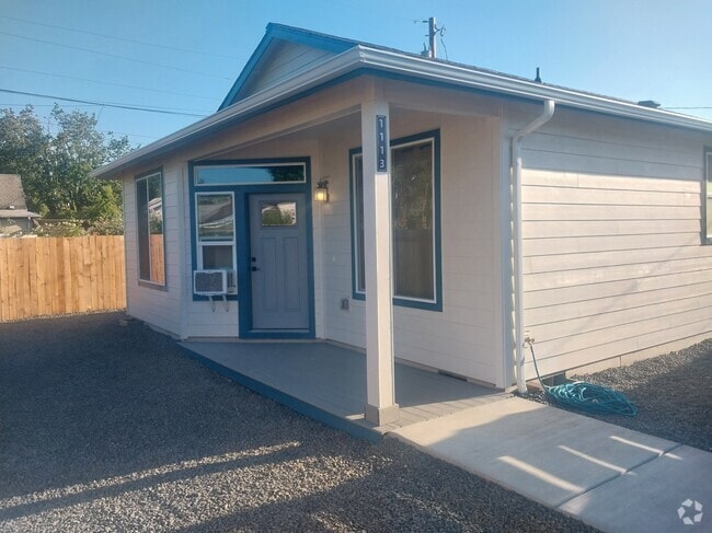 Building Photo - 1113 D St