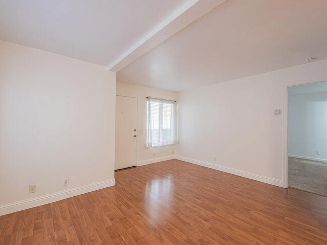 Foto del edificio - 820 Casanova Ave