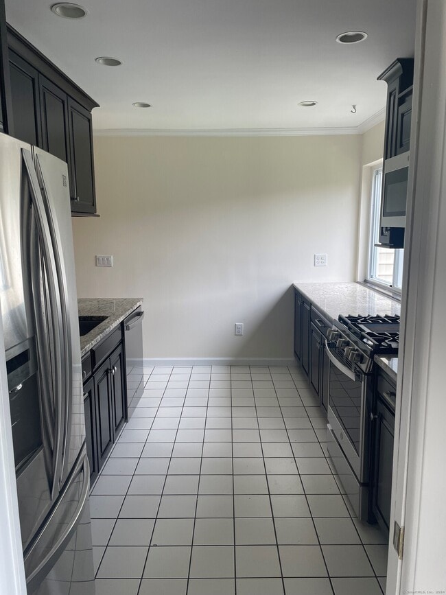 Building Photo - 75 Cos Cob Ave