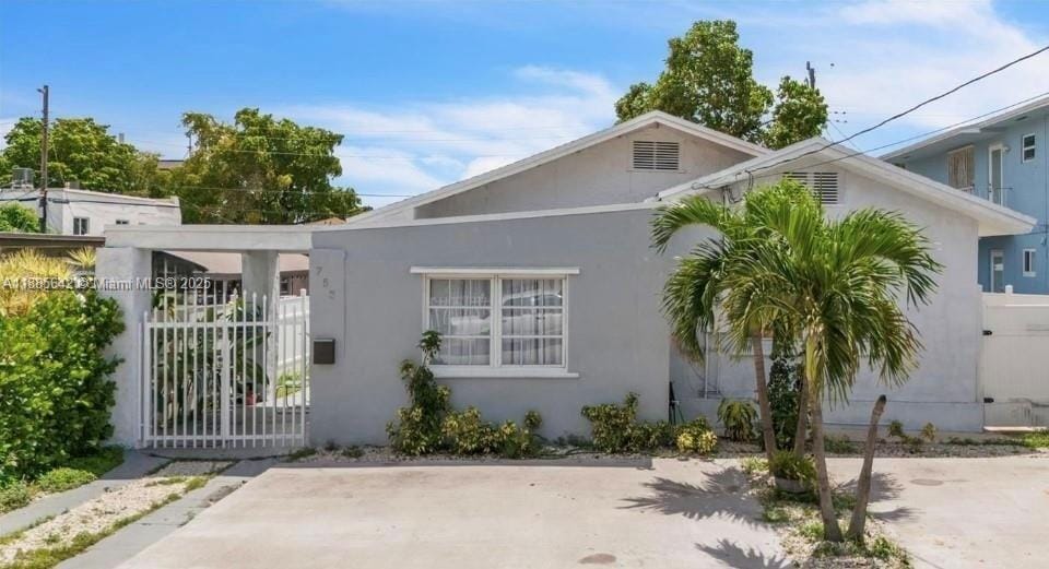 Foto principal - 753 NW 22nd Ct