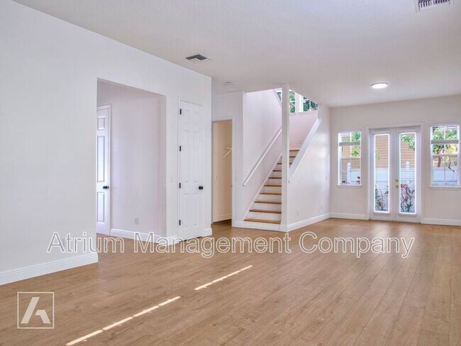 Building Photo - 607 Lakeview St