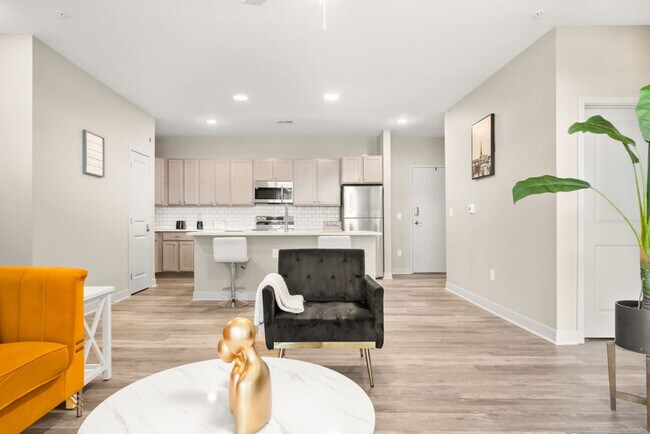Foto del edificio - 5813 Lillian Ln