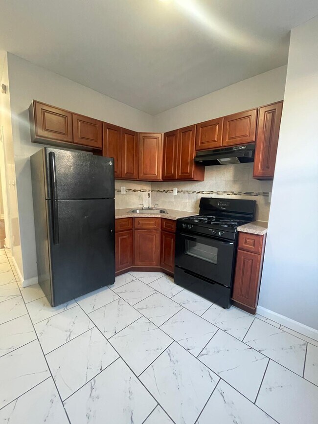 Building Photo - 154 Terhune Ave