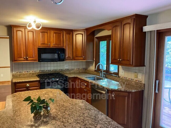 Photo - 471 Manordale Rd House