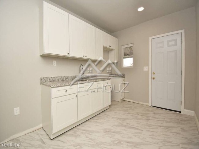 Foto del edificio - 3 br, 1.5 bath House - 3009 Mayfield Avenue