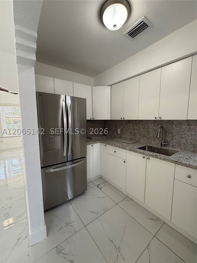 Foto del edificio - 3177 SW 27th St