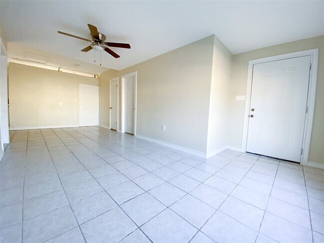 Building Photo - 1001 Okane St