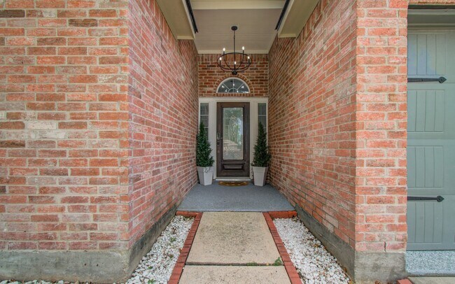 Foto del edificio - 23539 Maple Vista Ln