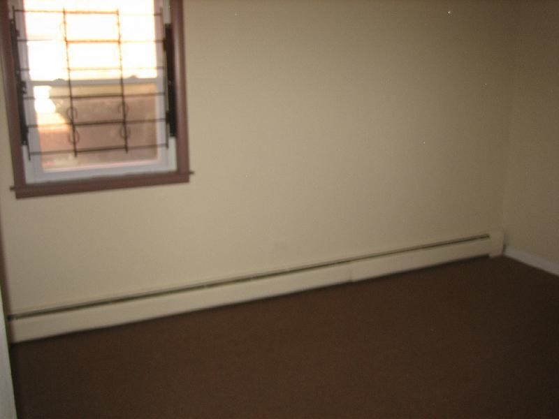 Building Photo - 79th Wabash - Spacious 2BR w/Heat & Gas!!