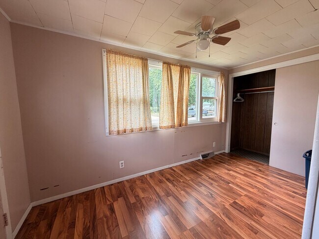 Foto del edificio - 2 Bedroom Home in Palmer! $750