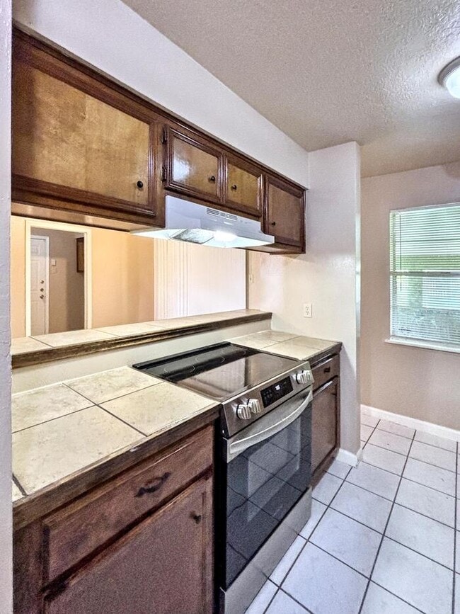 Foto del edificio - 7206 Maple Ln