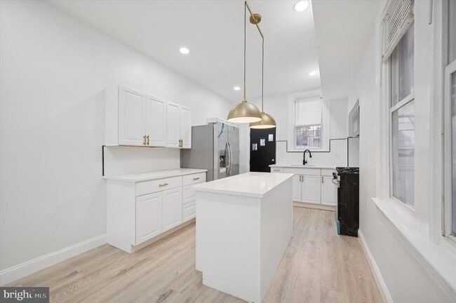 Foto del edificio - 3251 N Marston St