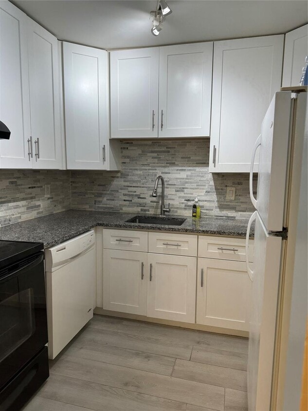Primary Photo - 3200 Coral Springs Dr