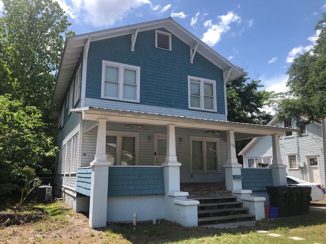 Building Photo - Beautiful Home 3 Blocks from Campus