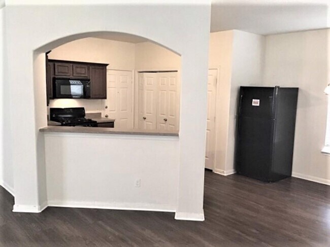 Foto del edificio - 5702 Rocky Trail Dr