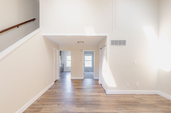 Building Photo - 3172 Meadow Trail Dr