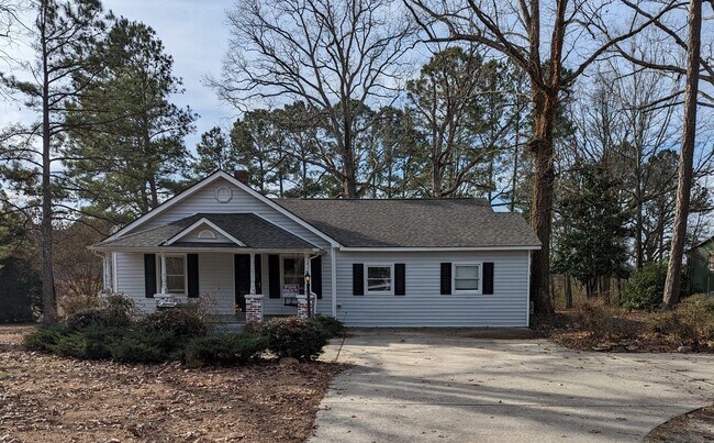 Country Bungalow - 7400 Rouse Rd