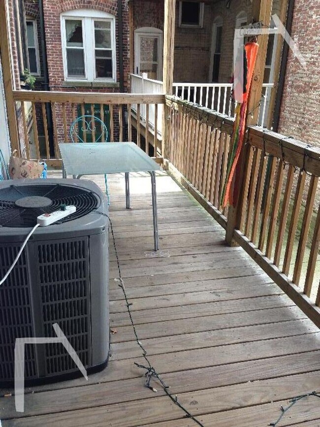 Building Photo - Nice 4 bed steps from BU