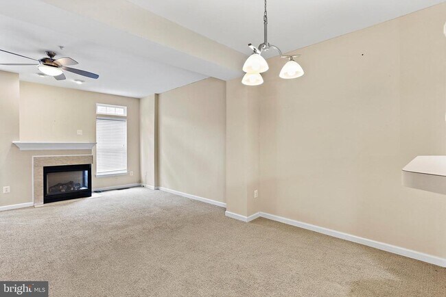 Foto del edificio - 570 Eisenhower Dr