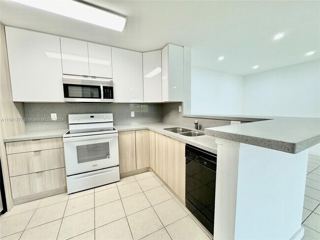 Foto del edificio - 11225 W Atlantic Blvd