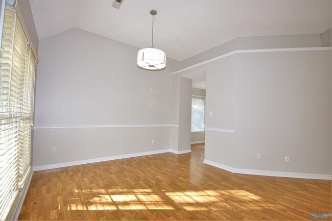 Building Photo - 115 Markum Ln