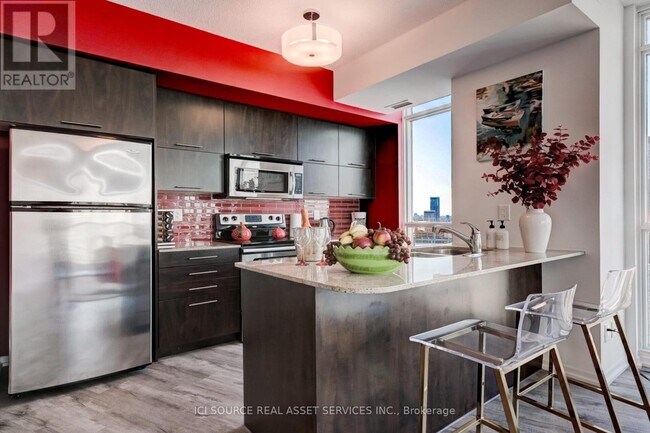 Photo du bâtiment - 65 Bremner Blvd