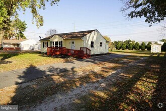 Building Photo - 335 Calvin Dr