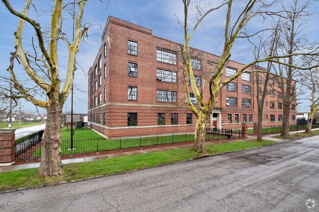 Building Photo - Hyacinth Lofts Apts