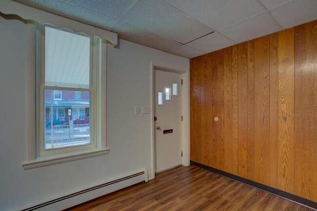 Building Photo - 820 6th Street