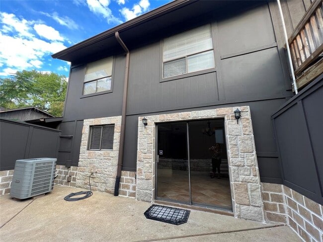 Building Photo - 508 Hickory Dr